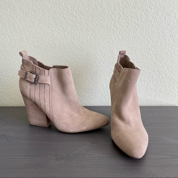 NWOT Beige Guess Booties - Picture 1 of 10
